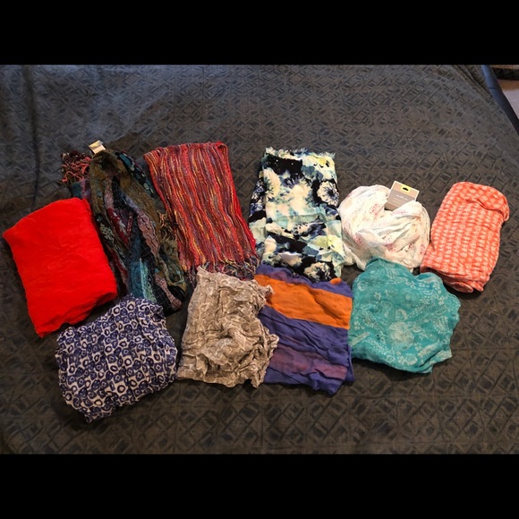 WOMENS CLOTHES - Picture 3 of 8